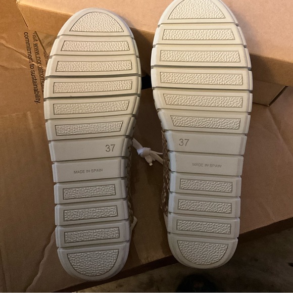 New Andre Assous Iris snake print leather sneakers 37 7 1” platform $189 - Picture 5 of 10